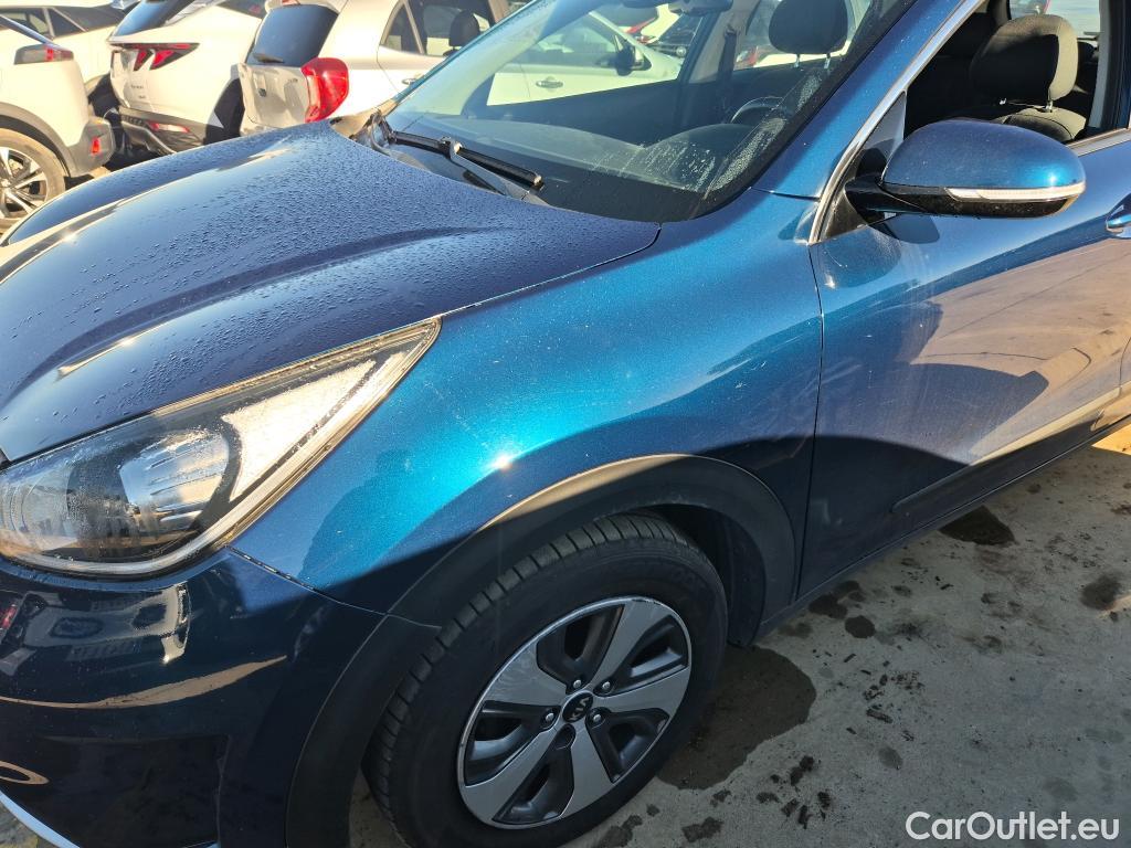  KIA  Niro KIA  / 2016 / 5P / crossover 1.6 GDi Híbrido 104kW (141CV) Drive #23