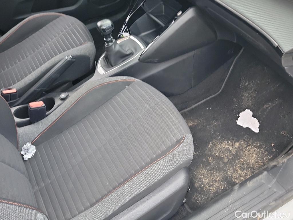  Peugeot  2008 PEUGEOT  / 2019 / 5P / todoterreno Active BlueHDI 100 S&S BVM6 #33