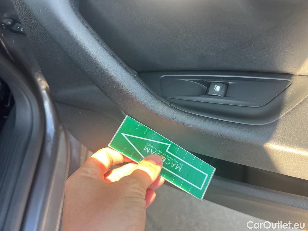  Peugeot  508 PEUGEOT  / 2018 / 5P / berlina con portón 5P Active Pack BlueHDi 130 S&S EAT8 (AC) #18