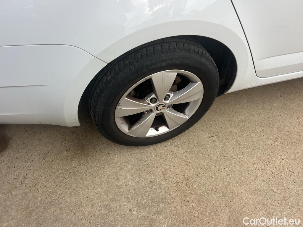  Skoda  Octavia SKODA  / 2016 / 5P / familiar Combi 1.6 TDI CR 85KW (115CV) Like #12