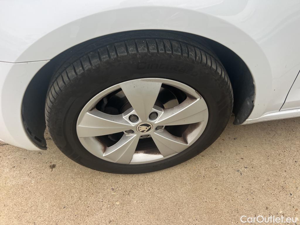  Skoda  Octavia SKODA  / 2016 / 5P / familiar Combi 1.6 TDI CR 85KW (115CV) Like #10