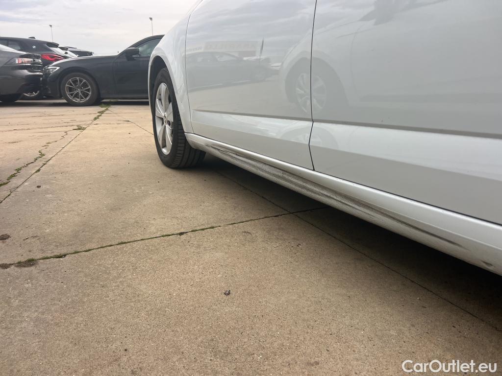  Skoda  Octavia SKODA  / 2016 / 5P / familiar Combi 1.6 TDI CR 85KW (115CV) Like #1