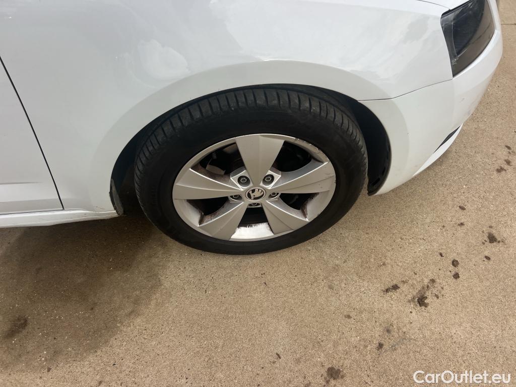  Skoda  Octavia SKODA  / 2016 / 5P / familiar Combi 1.6 TDI CR 85KW (115CV) Like #6