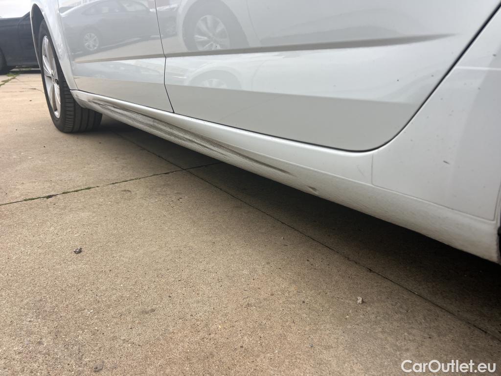  Skoda  Octavia SKODA  / 2016 / 5P / familiar Combi 1.6 TDI CR 85KW (115CV) Like #2