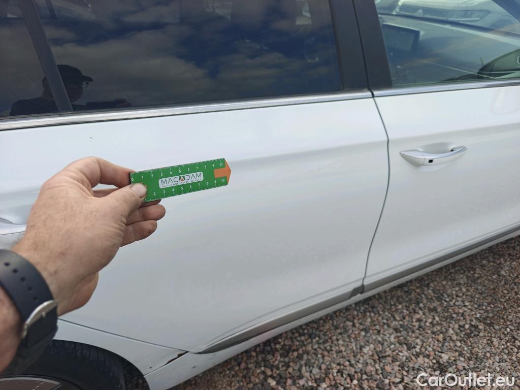  Hyundai   Ioniq HYUNDAI / 2019 / 5P / berlina con portón 1.6 GDI HEV Tecno DCT #3