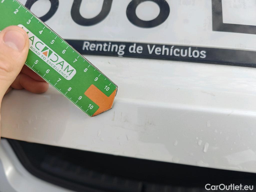  Bmw  Serie 3 BMW  / 2018 / 4P / sedán 318d Auto. #32