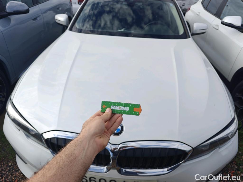  Bmw  Serie 3 BMW  / 2018 / 4P / sedán 318d Auto. #18