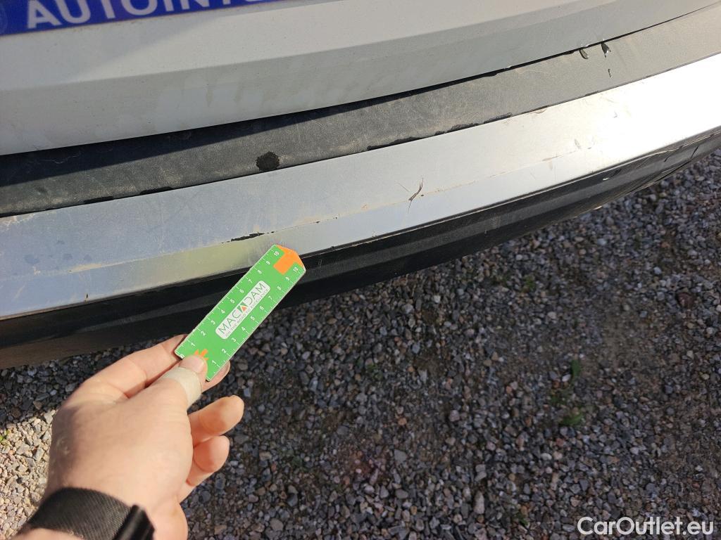  Peugeot  2008 PEUGEOT  / 2019 / 5P / todoterreno Allure BlueHDI 81kW (110CV) #28