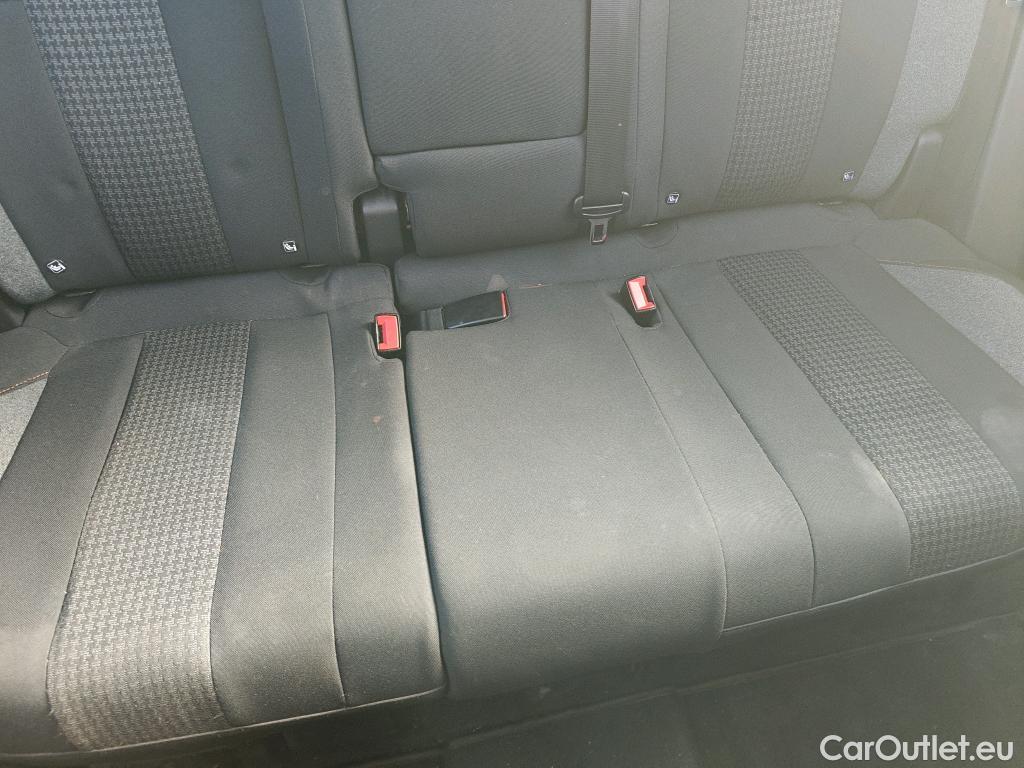  Peugeot  3008 PEUGEOT  / 2016 / 5P / todoterreno 1.5L BlueHDi 96kW (130CV) S&S Active #64