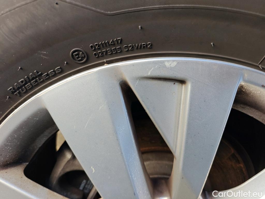  Peugeot  3008 PEUGEOT  / 2016 / 5P / todoterreno 1.5L BlueHDi 96kW (130CV) S&S Active #26