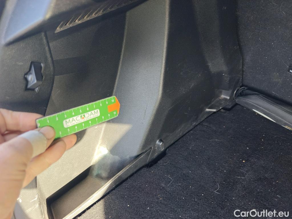  Peugeot  2008 PEUGEOT  / 2019 / 5P / todoterreno Allure BlueHDI 81kW (110CV) #17