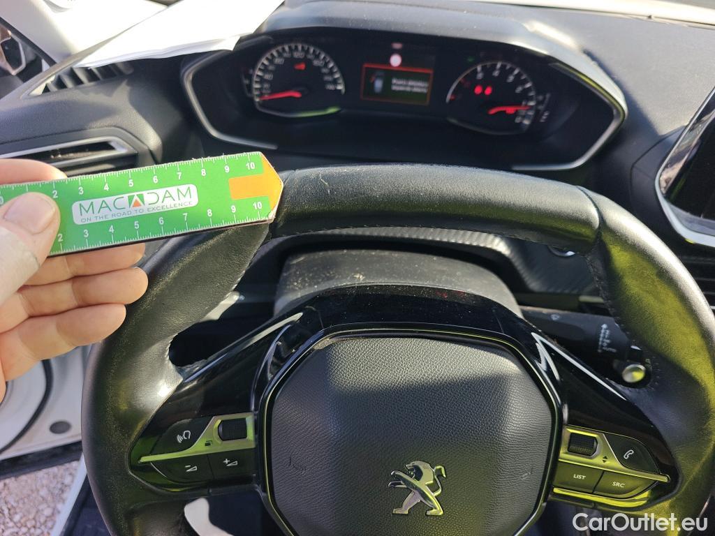  Peugeot  2008 PEUGEOT  / 2019 / 5P / todoterreno Allure BlueHDI 81kW (110CV) #21