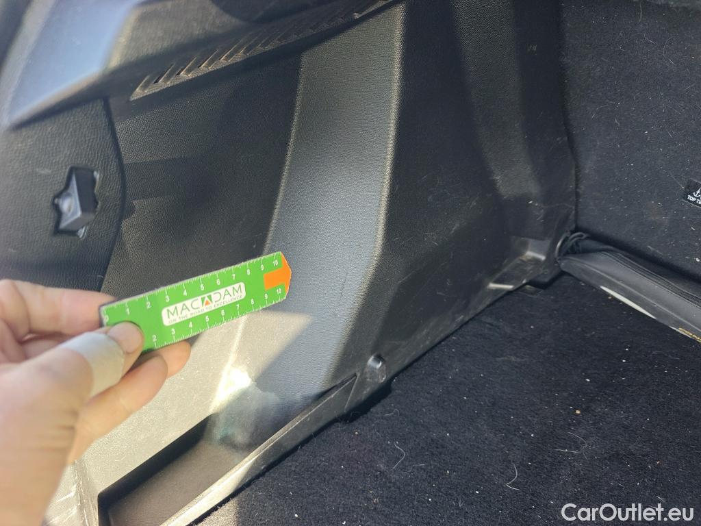  Peugeot  2008 PEUGEOT  / 2019 / 5P / todoterreno Allure BlueHDI 81kW (110CV) #16