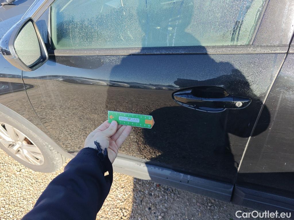  Peugeot  3008 PEUGEOT  / 2016 / 5P / todoterreno 1.5L BlueHDi 96kW (130CV) S&S Active #8