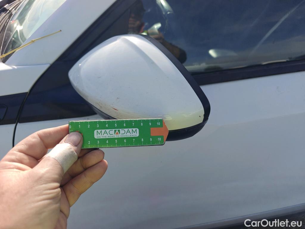  Peugeot  2008 PEUGEOT  / 2019 / 5P / todoterreno Allure BlueHDI 81kW (110CV) #33