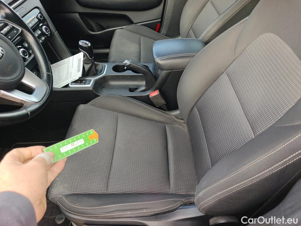  KIA  Sportage KIA  1.6MHEV Drive 100kW(136CV) 4x2(Crist Tintados)(CX) #49