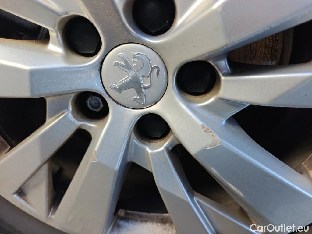  Peugeot  3008 PEUGEOT  / 2016 / 5P / todoterreno 1.5L BlueHDi 96kW (130CV) S&S Active #25