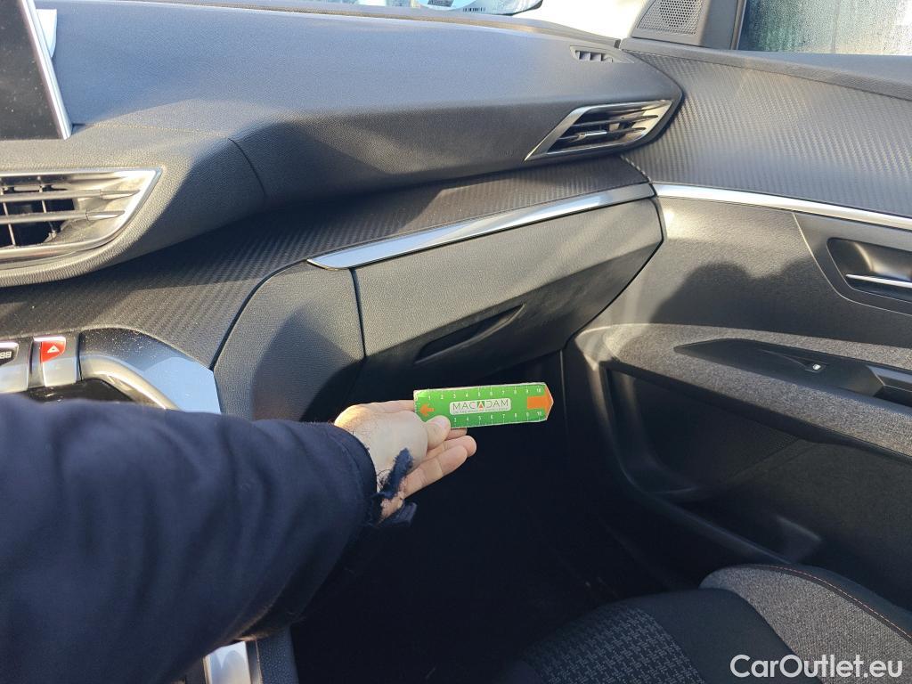  Peugeot  3008 PEUGEOT  / 2016 / 5P / todoterreno 1.5L BlueHDi 96kW (130CV) S&S Active #31