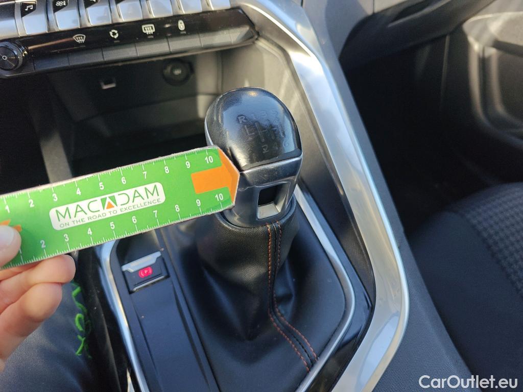  Peugeot  3008 PEUGEOT  / 2016 / 5P / todoterreno 1.5L BlueHDi 96kW (130CV) S&S Active #36