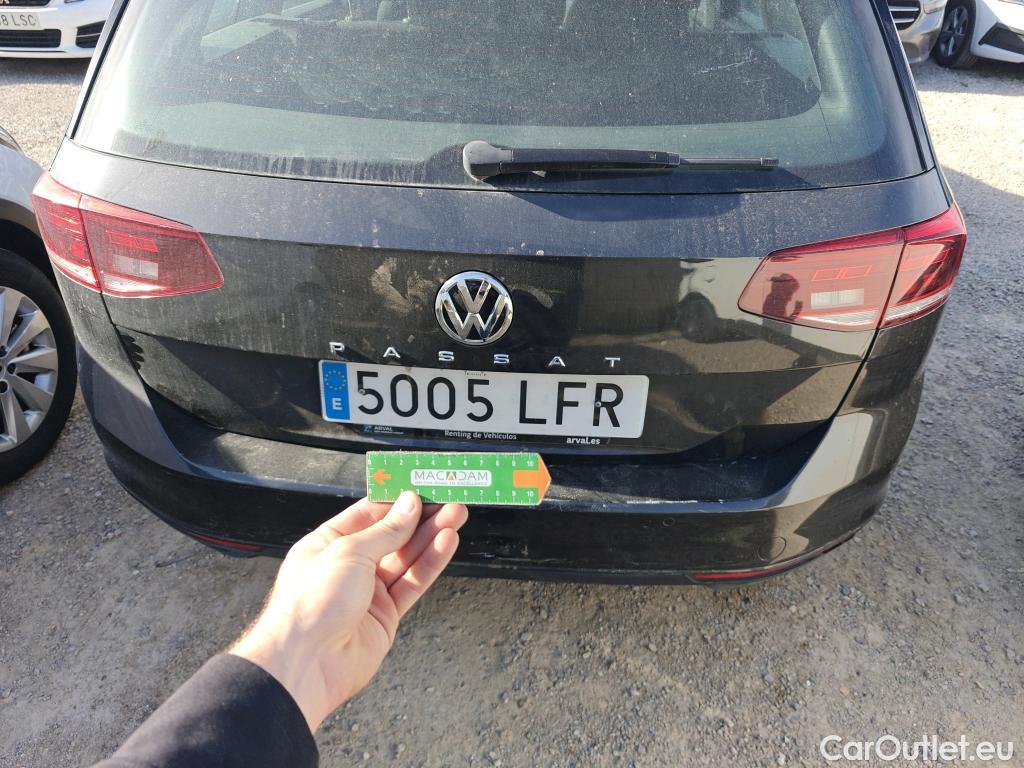  Volkswagen  Passat VOLKSWAGEN  / 2019 / 5P / familiar Variant Business 2.0 TDI 110kW #62