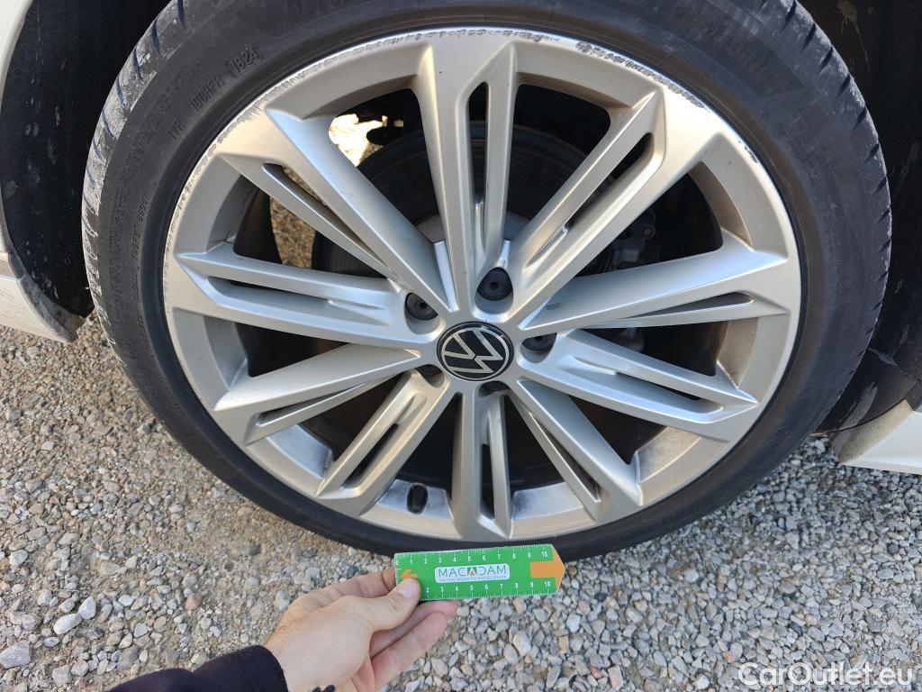  Volkswagen  Passat VOLKSWAGEN  / 2019 / 4P / sedán R-Line 2.0 TDI 110kW (150CV) DSG #24