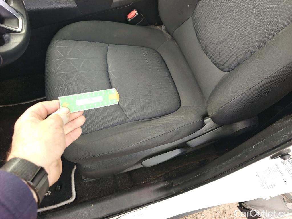  Toyota  RAV4 TOYOTA  / 2018 / 5P / todoterreno 2.5l 220H Advance #7