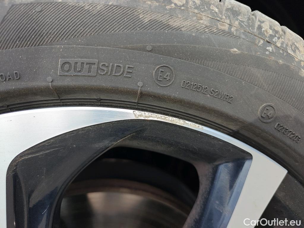  Toyota  C-HR TOYOTA  / 2016 / 5P / todoterreno 1.8 125H Advance (CX) #3