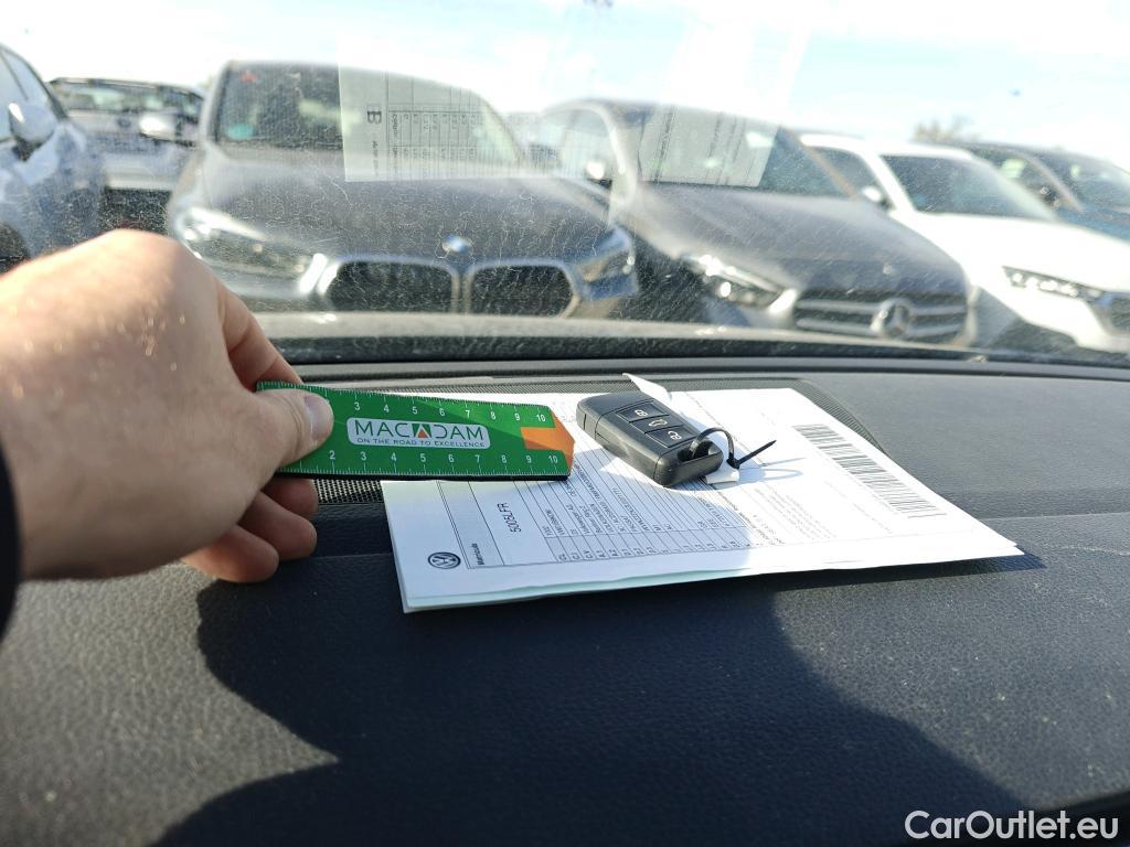  Volkswagen  Passat VOLKSWAGEN  / 2019 / 5P / familiar Variant Business 2.0 TDI 110kW #3