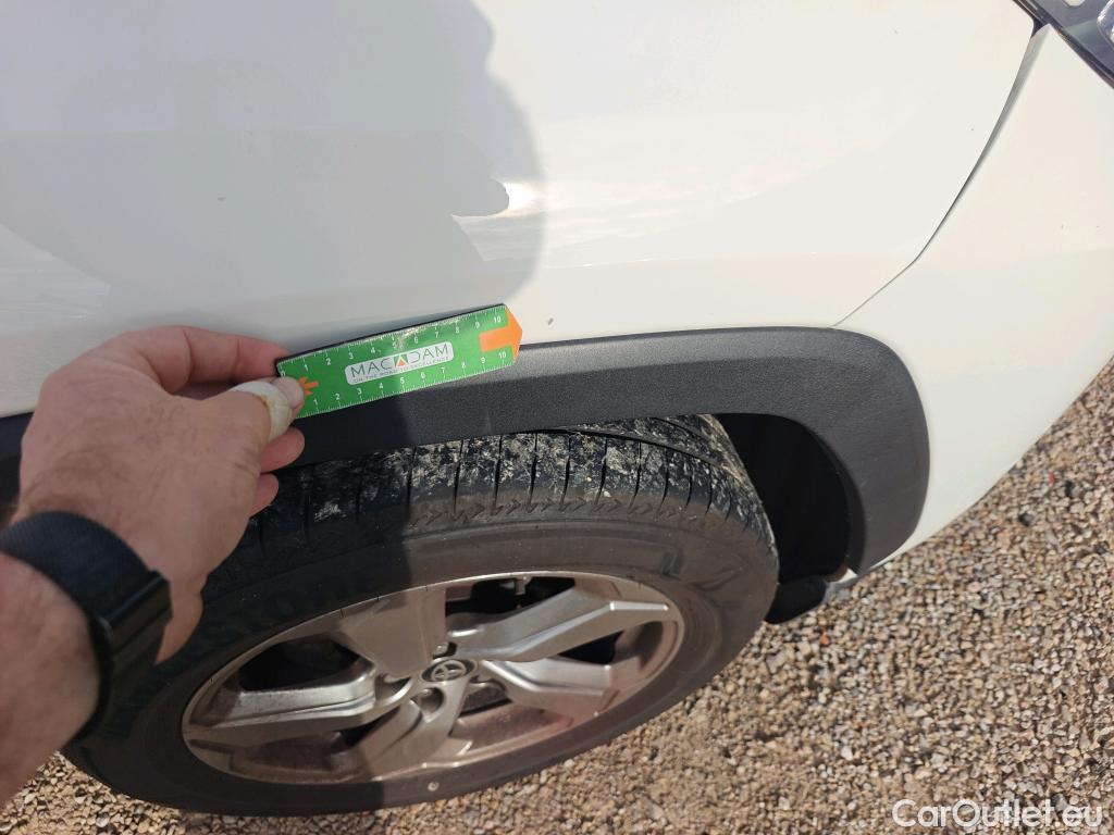  Toyota  RAV4 TOYOTA  / 2018 / 5P / todoterreno 2.5l 220H Advance #37