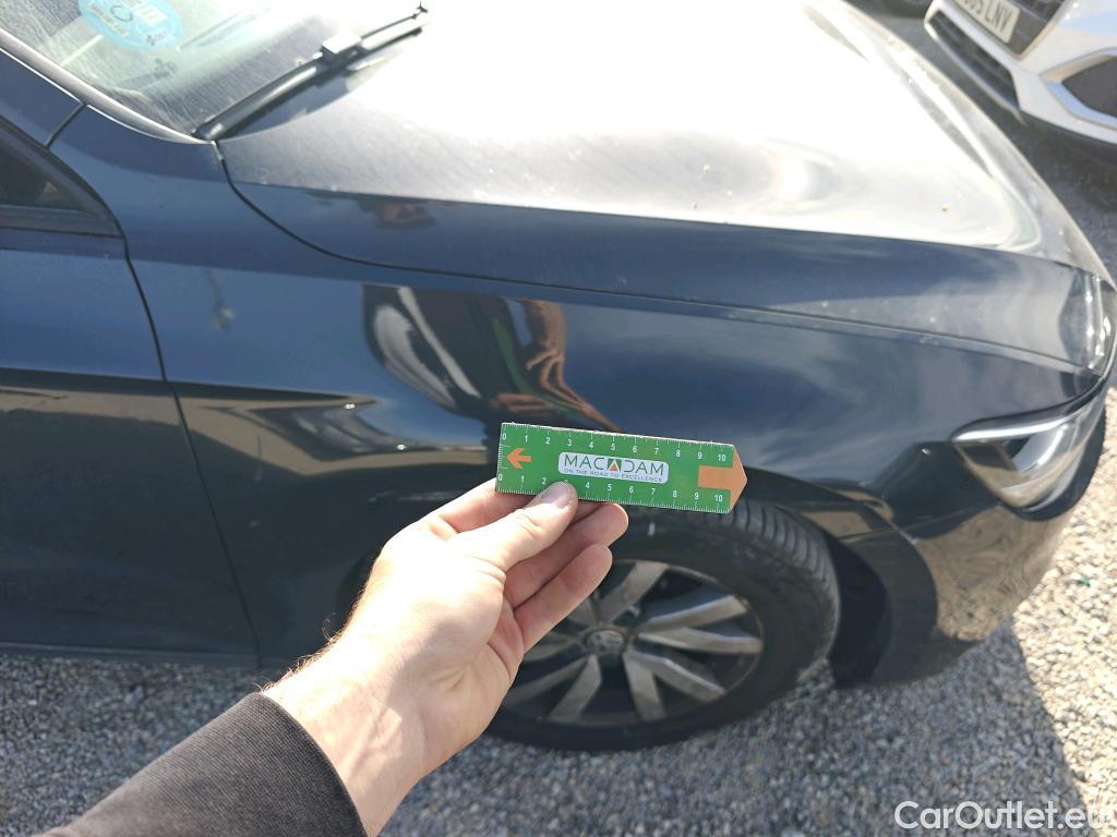  Volkswagen  Passat VOLKSWAGEN  / 2019 / 5P / familiar Variant Business 2.0 TDI 110kW #9