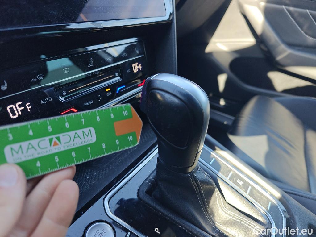  Volkswagen  Passat VOLKSWAGEN  / 2019 / 4P / sedán R-Line 2.0 TDI 110kW (150CV) DSG #31