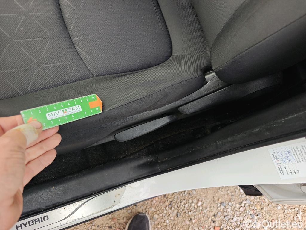  Toyota  RAV4 TOYOTA  / 2018 / 5P / todoterreno 2.5l 220H Advance #8