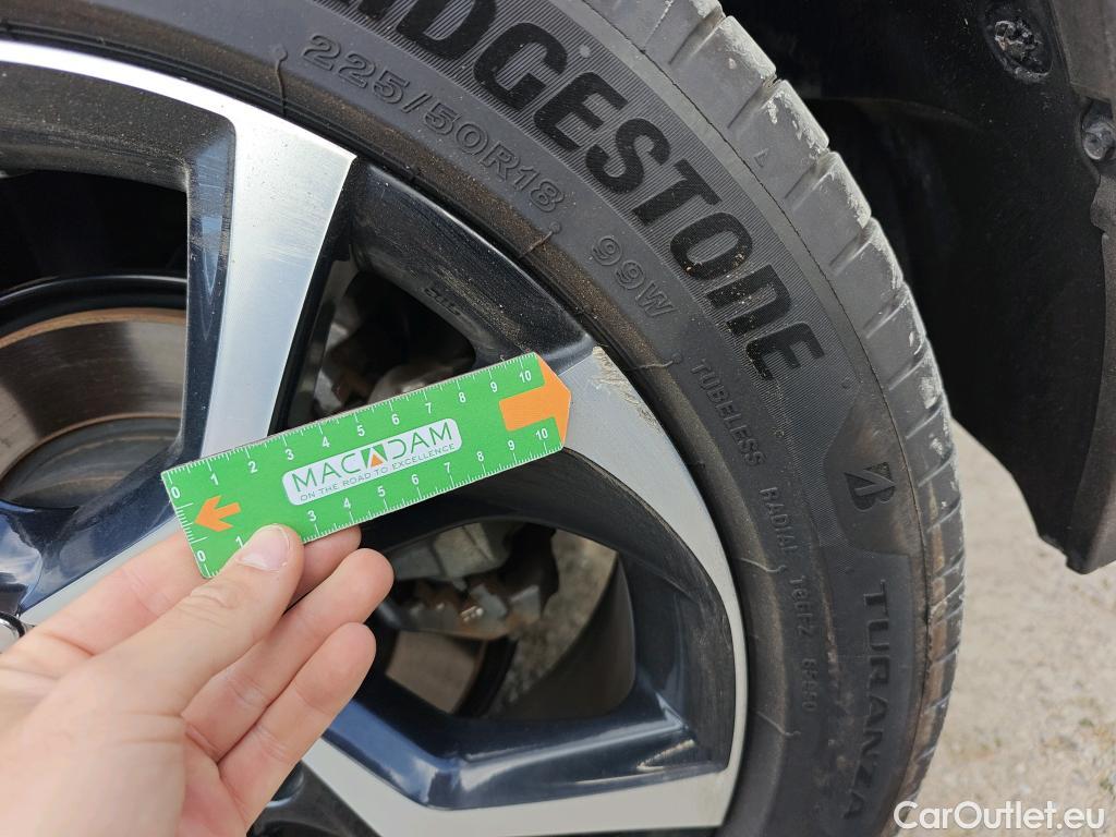  Toyota  C-HR TOYOTA  / 2016 / 5P / todoterreno 1.8 125H Advance (CX) #24