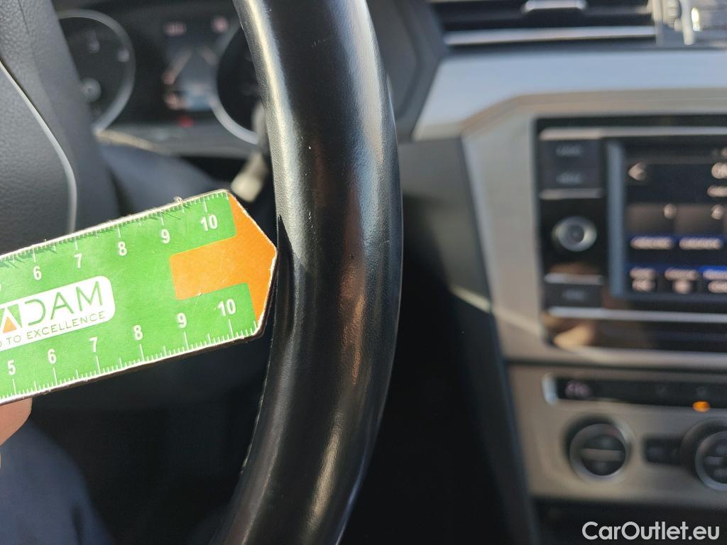  Volkswagen  Passat VOLKSWAGEN  / 2019 / 5P / familiar Variant Business 2.0 TDI 110kW #36