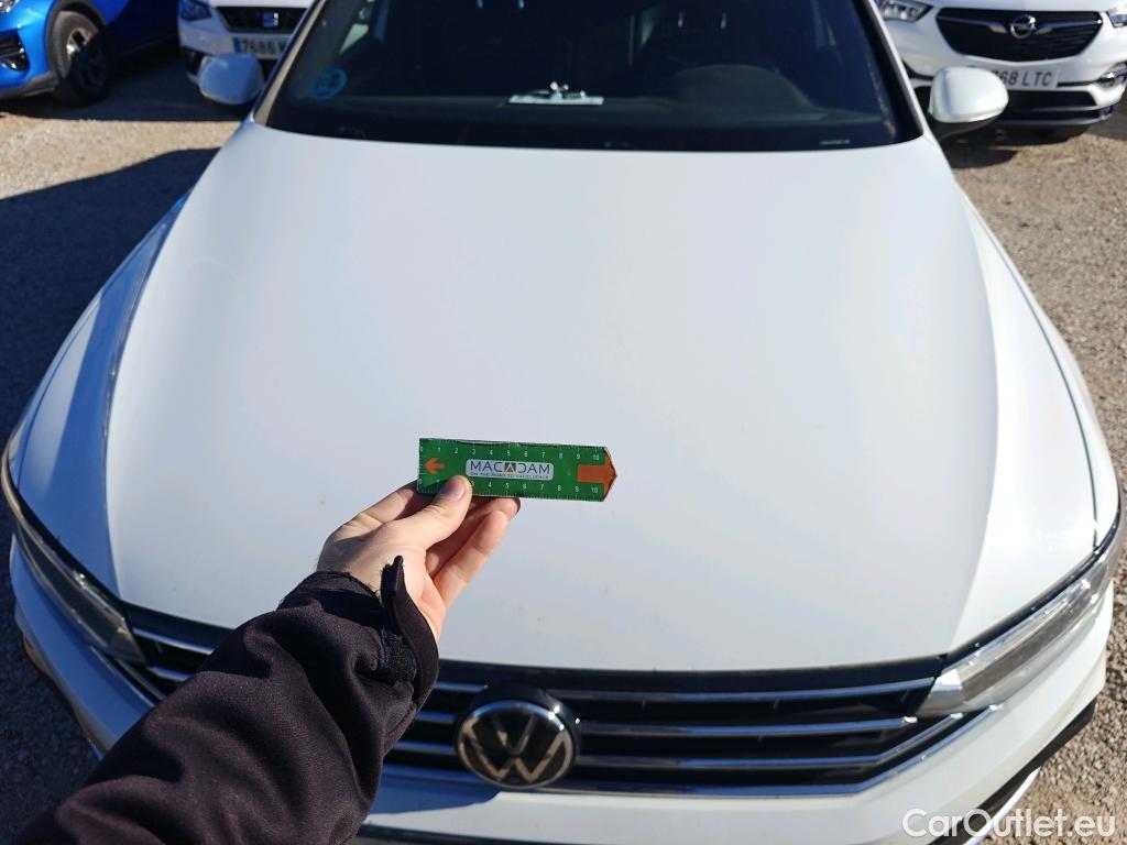  Volkswagen  Passat VOLKSWAGEN  / 2019 / 4P / sedán R-Line 2.0 TDI 110kW (150CV) DSG #8