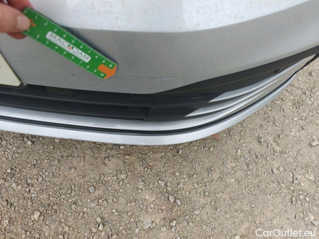  Volkswagen  Golf  VIII Berlina Life 2.0 TDI 115CV MT6 E6dT #10