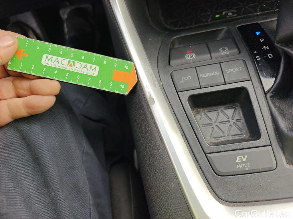  Toyota  RAV4 TOYOTA  / 2018 / 5P / todoterreno 2.5l 220H Advance #10