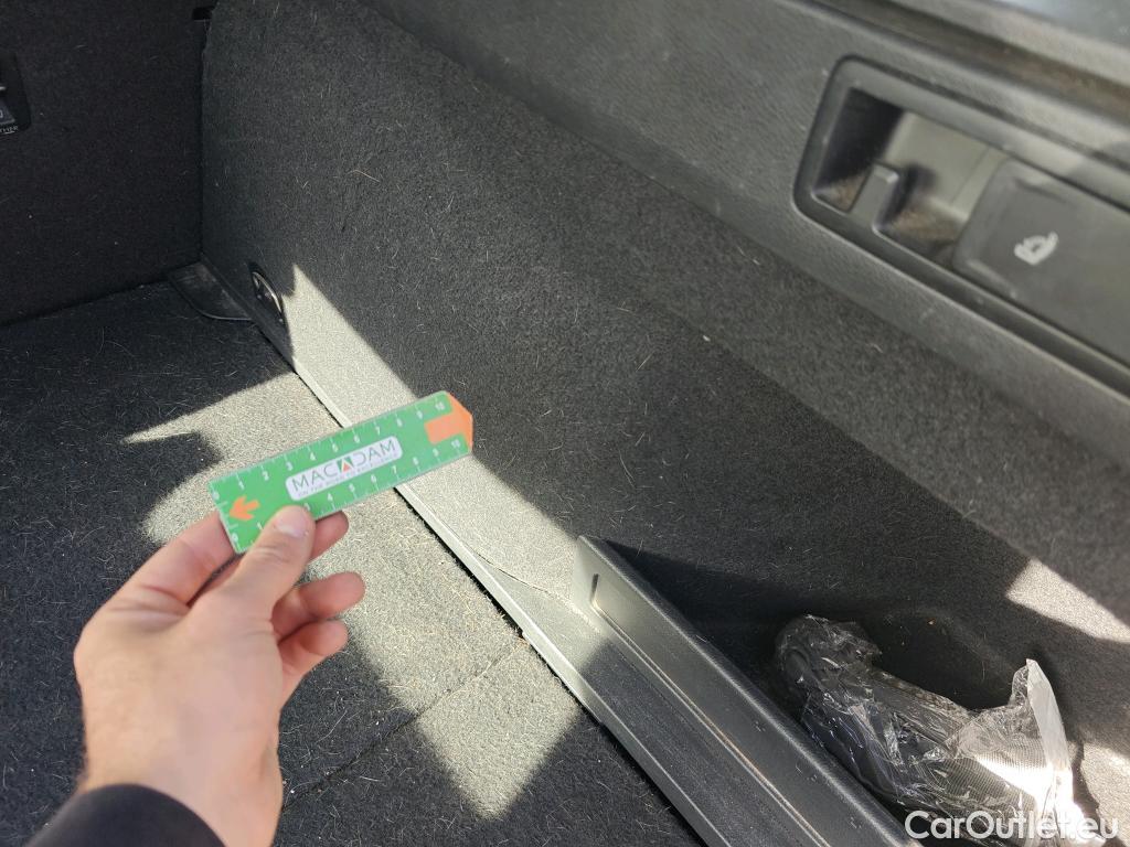  Volkswagen  Passat VOLKSWAGEN  / 2019 / 5P / familiar Variant Business 2.0 TDI 110kW #24