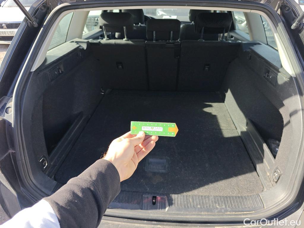  Volkswagen  Passat VOLKSWAGEN  / 2019 / 5P / familiar Variant Business 2.0 TDI 110kW #2