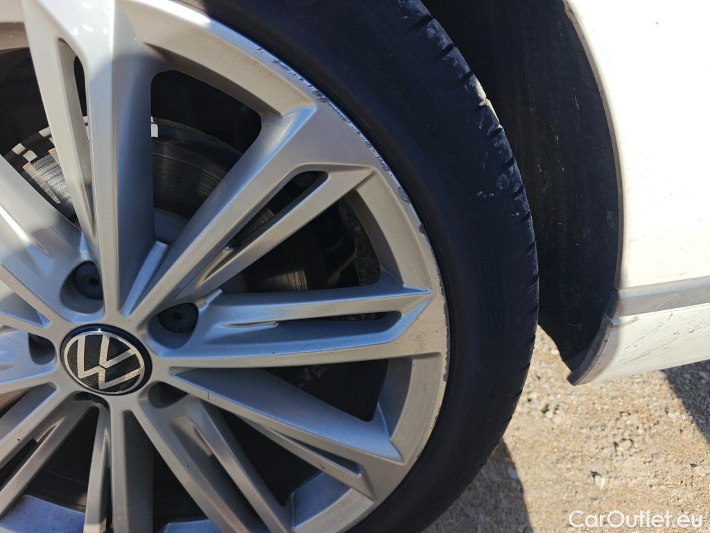  Volkswagen  Passat VOLKSWAGEN  / 2019 / 4P / sedán R-Line 2.0 TDI 110kW (150CV) DSG #23