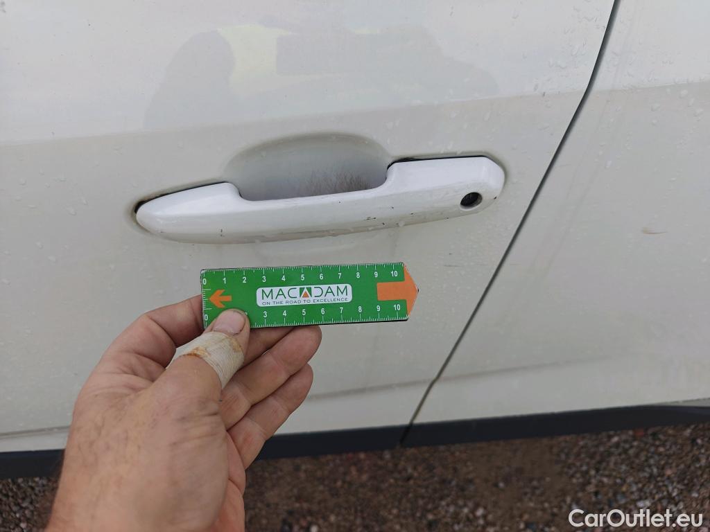  Toyota  RAV4 TOYOTA  / 2018 / 5P / todoterreno 2.5l 220H Advance #32