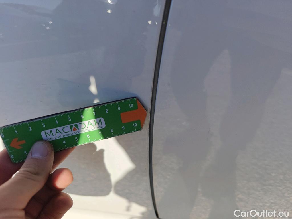  Volkswagen  Passat VOLKSWAGEN  / 2019 / 4P / sedán R-Line 2.0 TDI 110kW (150CV) DSG #7