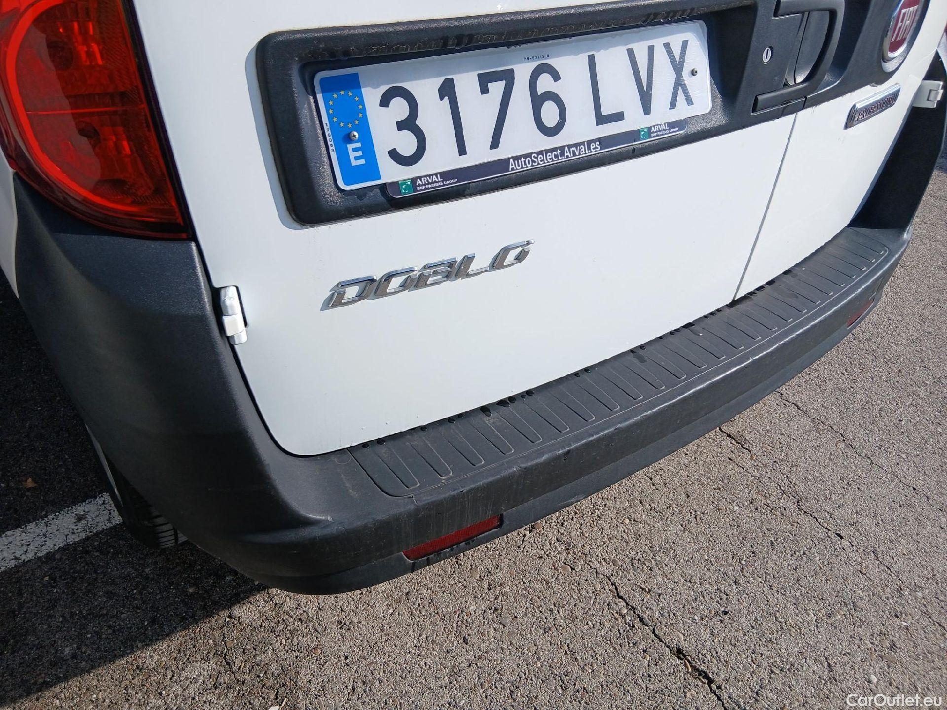  Fiat  Doblo FIAT Doblò Cargo/2015/4P/furgón derivado de turismo Cargo SX 1.6 Mjet 66kW (90CV) (AC) #18