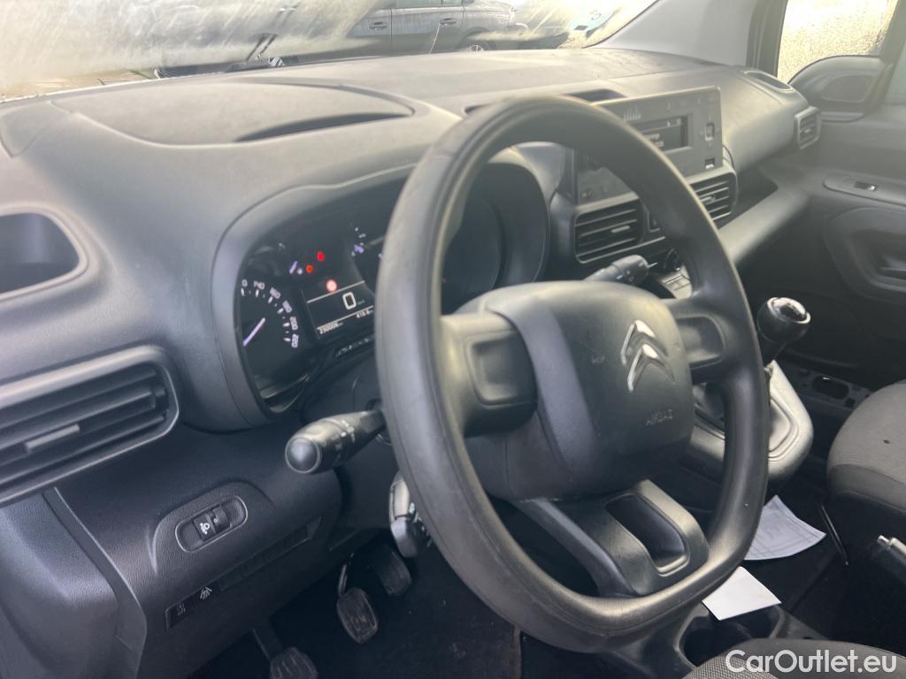  Citroen  Berlingo CITROEN  / 2018 / 4P / combi Talla M BlueHDi 100 S&S LIVE (AC) #63