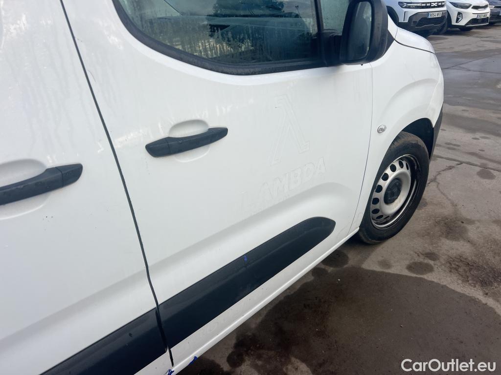  Citroen  Berlingo CITROEN  / 2018 / 4P / combi Talla M BlueHDi 100 S&S LIVE (AC) #20