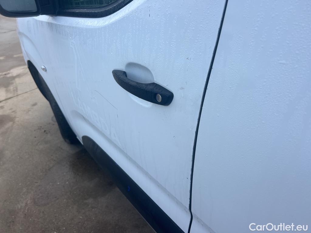  Citroen  Berlingo CITROEN  / 2018 / 4P / combi Talla M BlueHDi 100 S&S LIVE (AC) #34