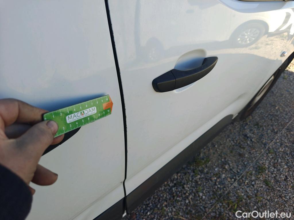  Citroen  Berlingo CITROEN  / 2018 / 4P / combi Talla M BlueHDi 100 S&S LIVE (AC) #13