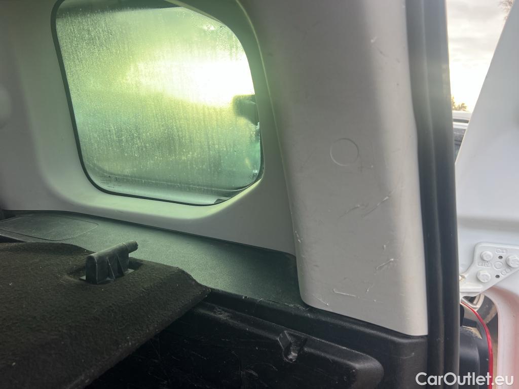  Citroen  Berlingo CITROEN  / 2018 / 4P / combi Talla M BlueHDi 100 S&S LIVE (AC) #28