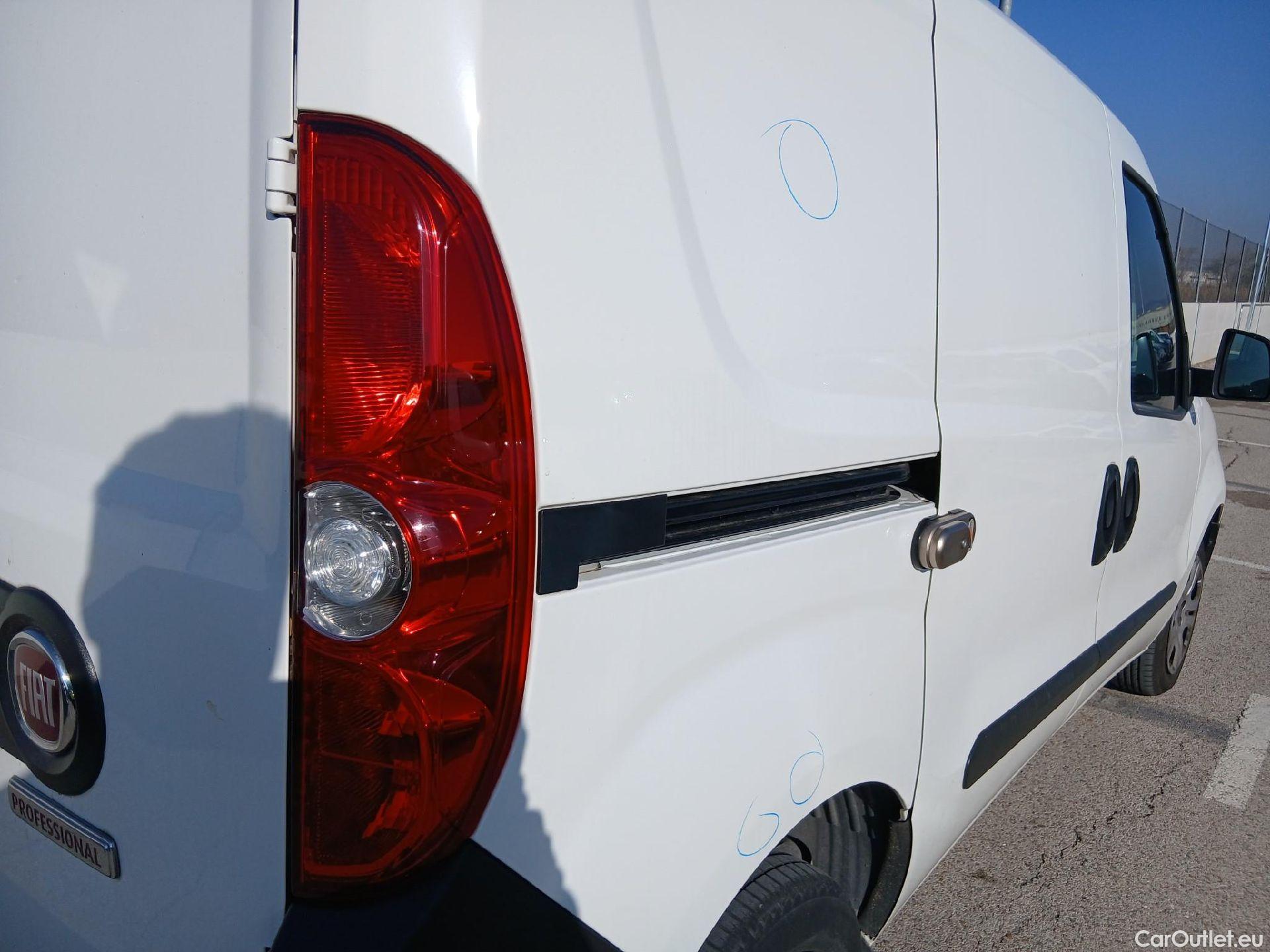  Fiat  Doblo FIAT Doblò Cargo/2015/4P/furgón derivado de turismo Cargo SX 1.6 Mjet 66kW (90CV) (AC) #20