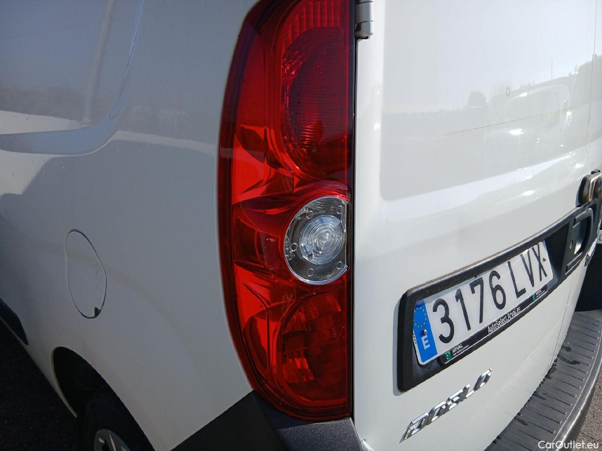  Fiat  Doblo FIAT Doblò Cargo/2015/4P/furgón derivado de turismo Cargo SX 1.6 Mjet 66kW (90CV) (AC) #10